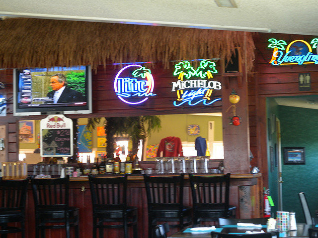 Hurricane Mo's Bar Grill Outer Banks 02.png